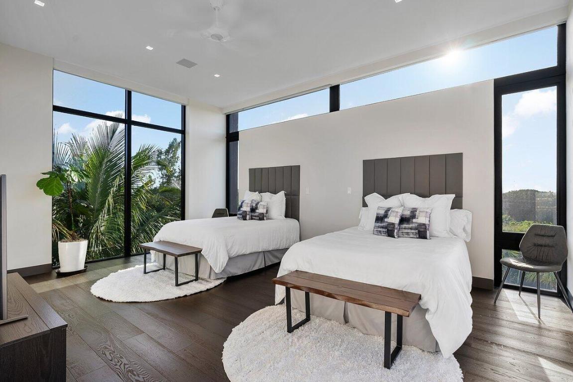 1005 NE Doubloon Drive