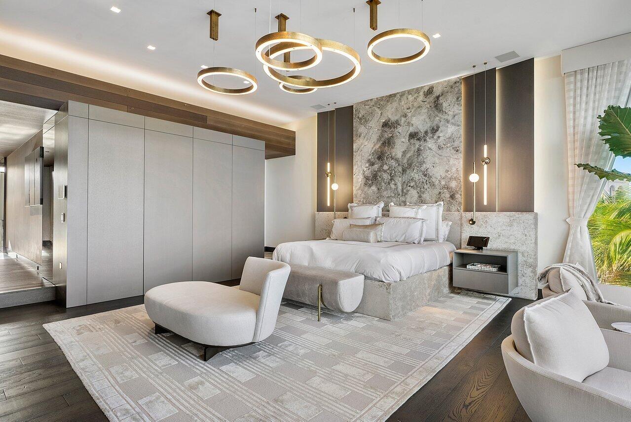 1005 NE Doubloon Drive