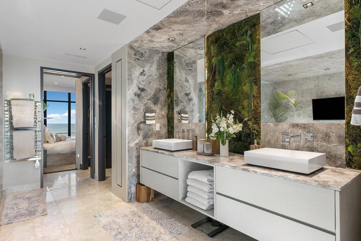 1005 NE Doubloon Drive