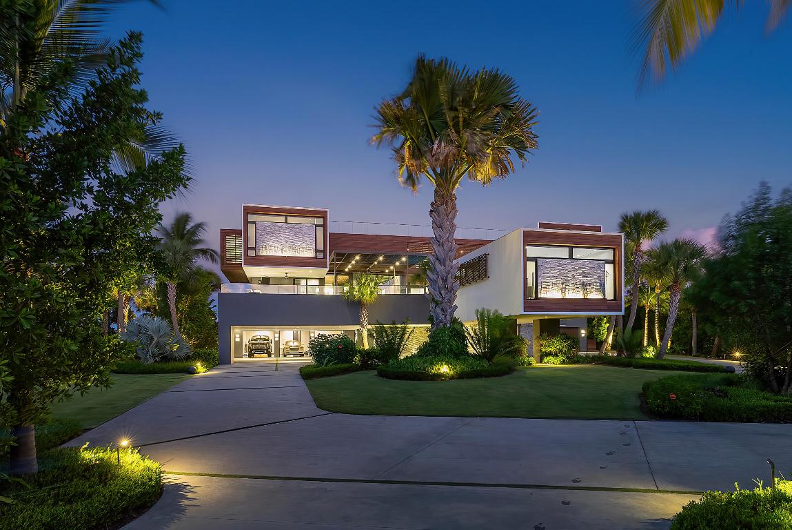 1005 NE Doubloon Drive