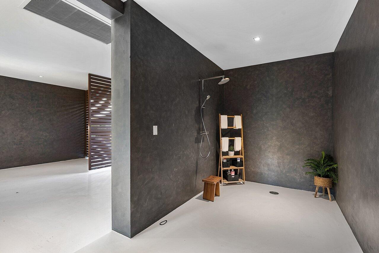 1005 NE Doubloon Drive