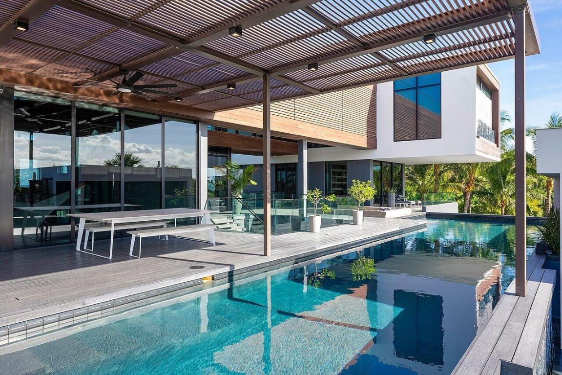 1005 NE Doubloon Drive