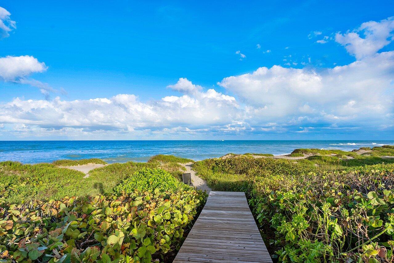 1005 NE Doubloon Drive