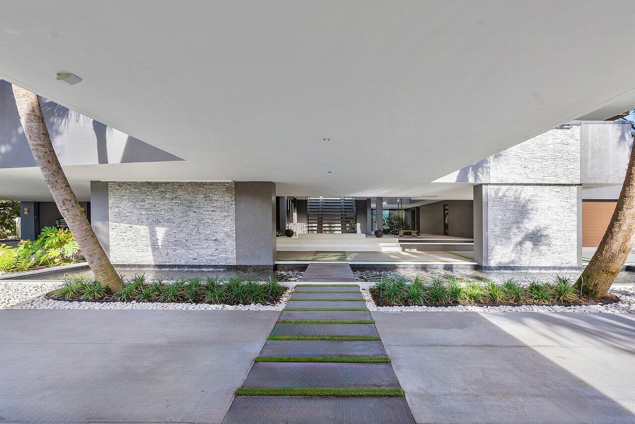 1005 NE Doubloon Drive