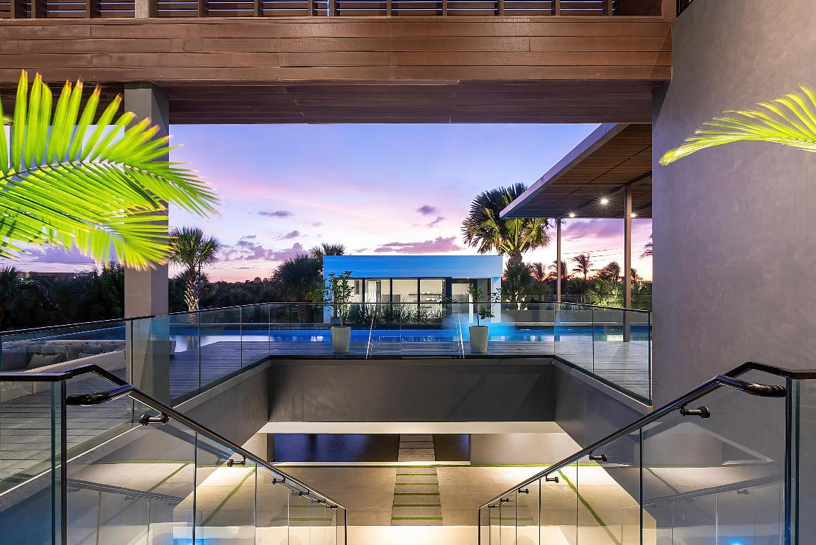 1005 NE Doubloon Drive