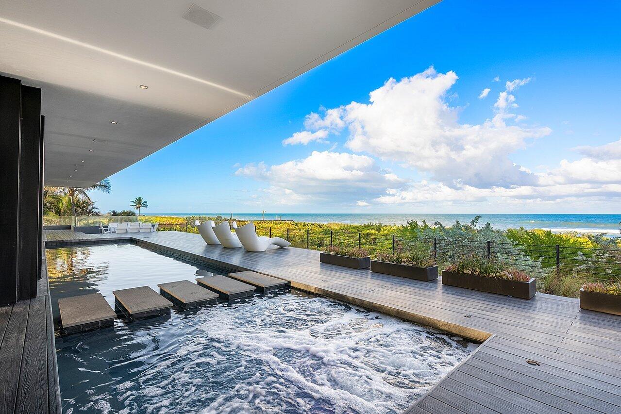 1005 NE Doubloon Drive