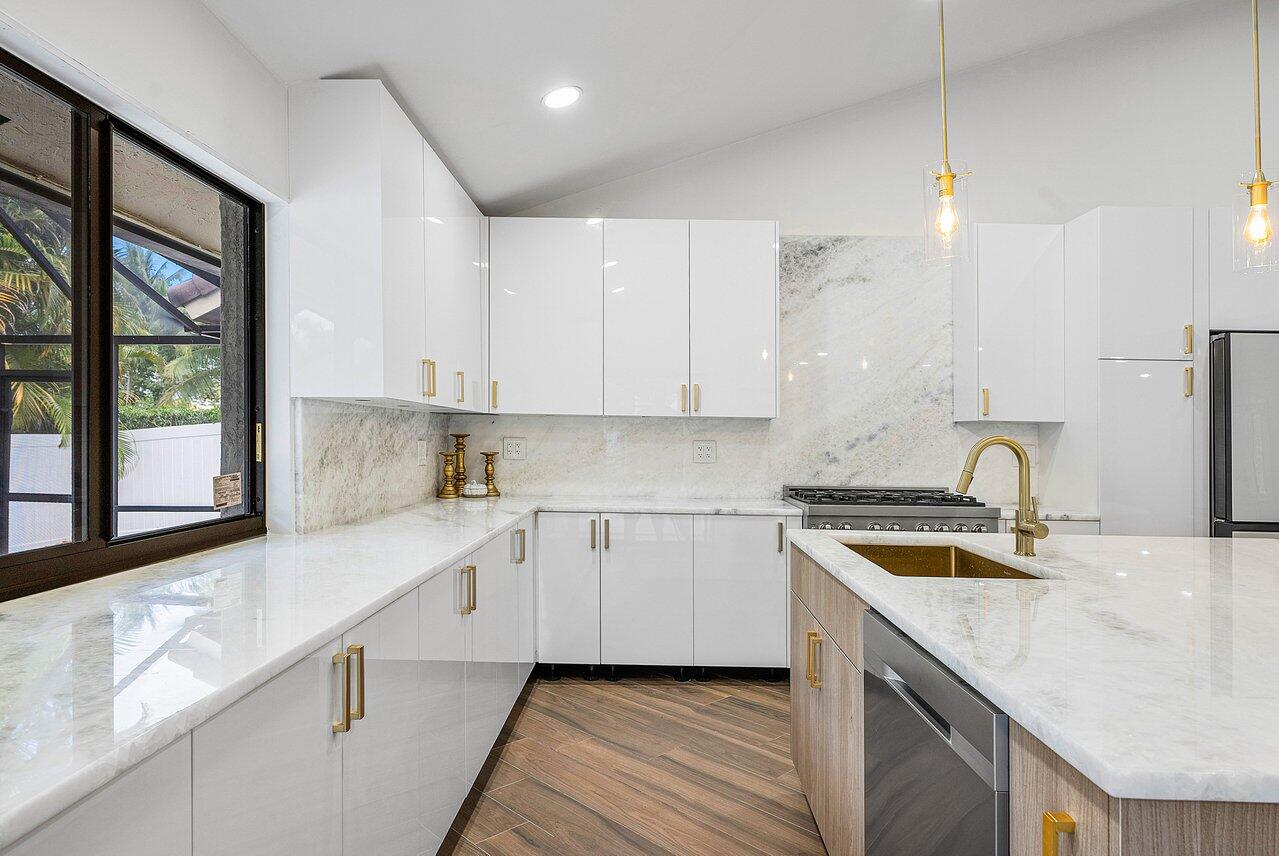 845 NE Mulberry Drive