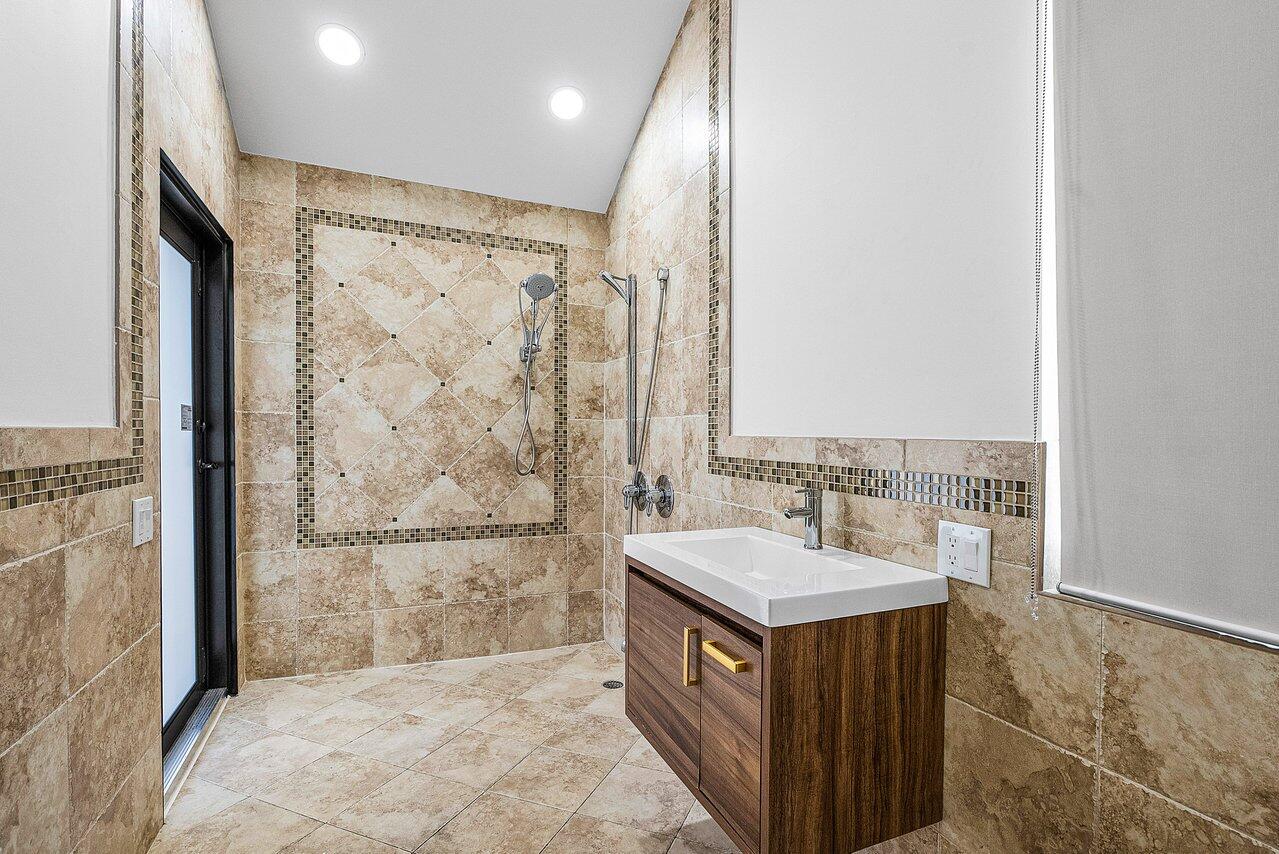 845 NE Mulberry Drive