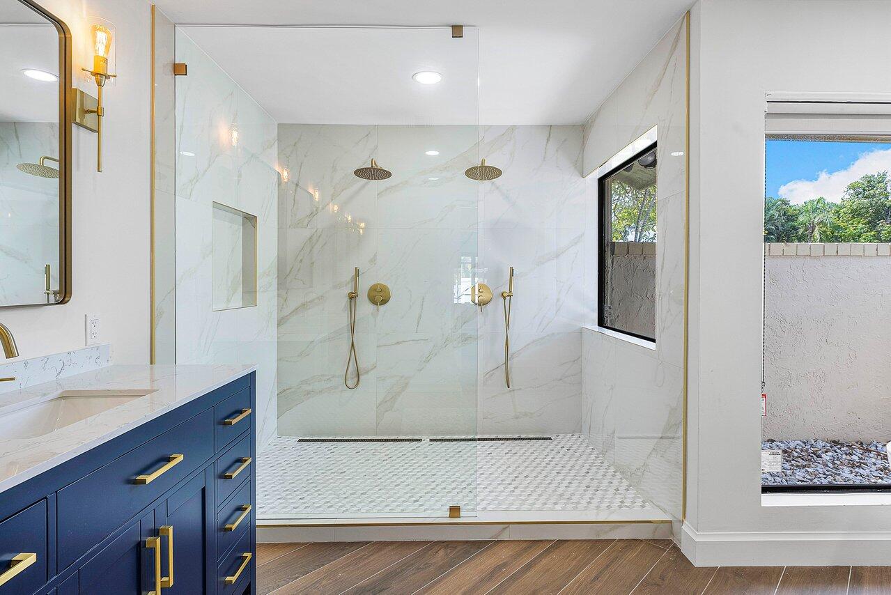 845 NE Mulberry Drive