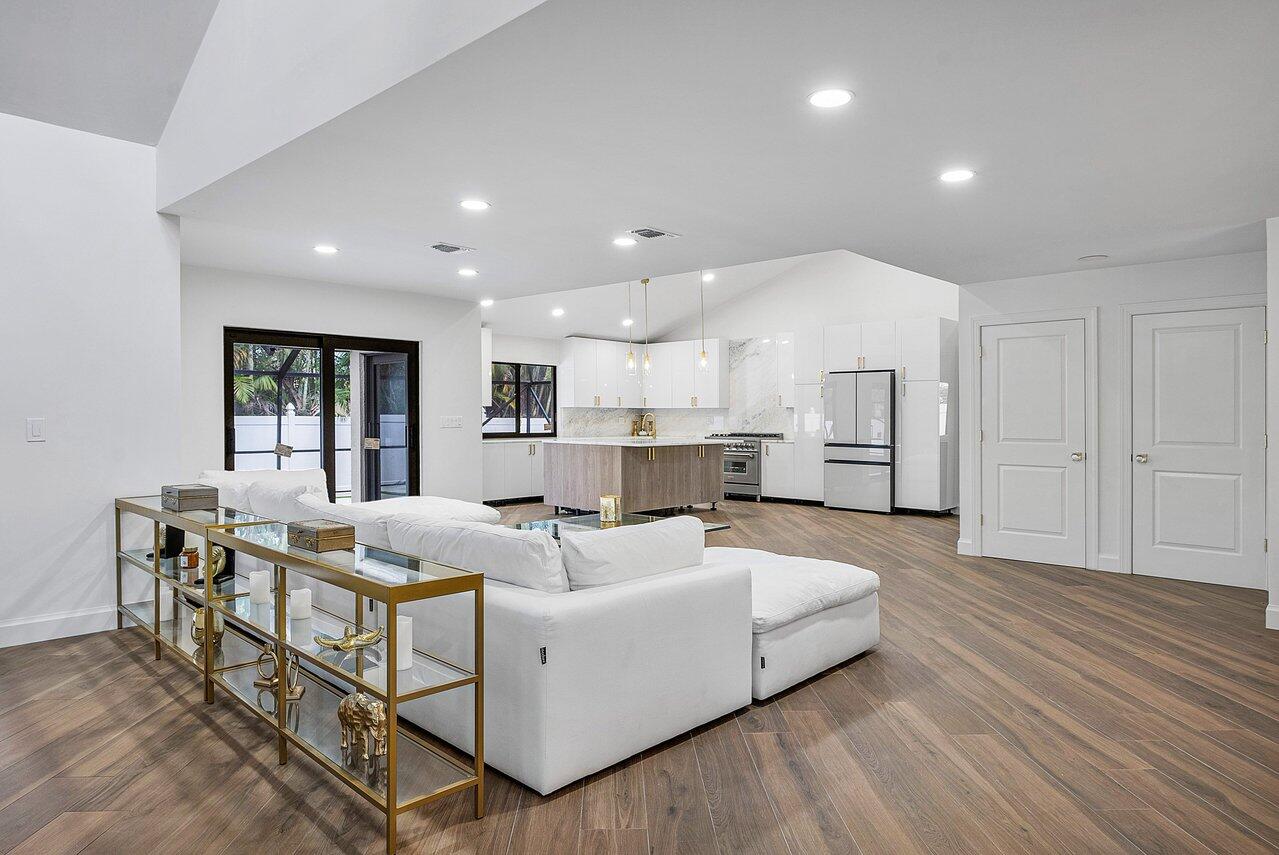 845 NE Mulberry Drive