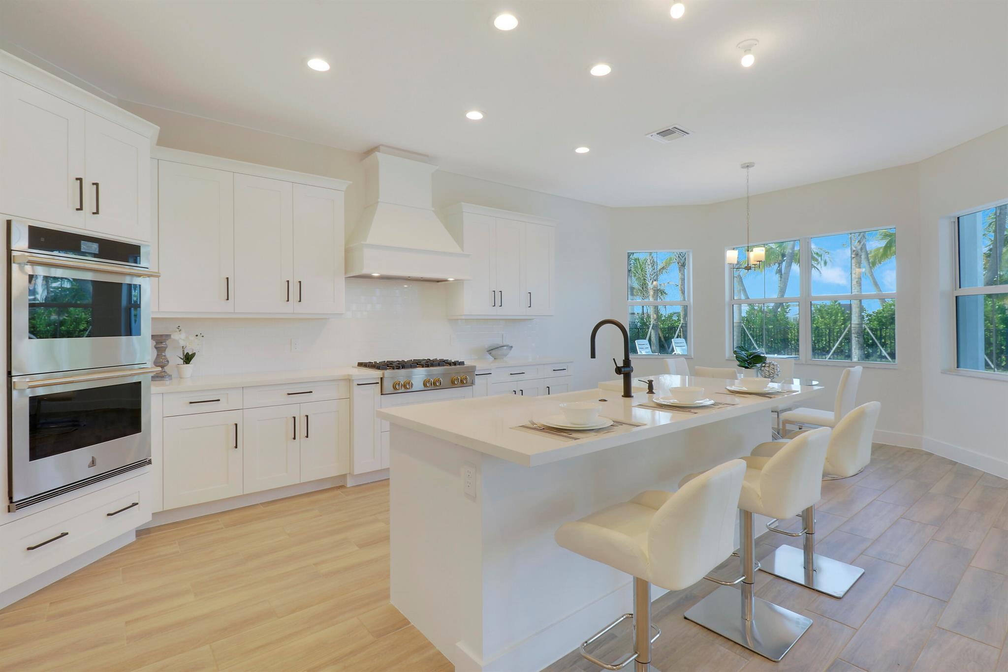 9194 Crestview Circle