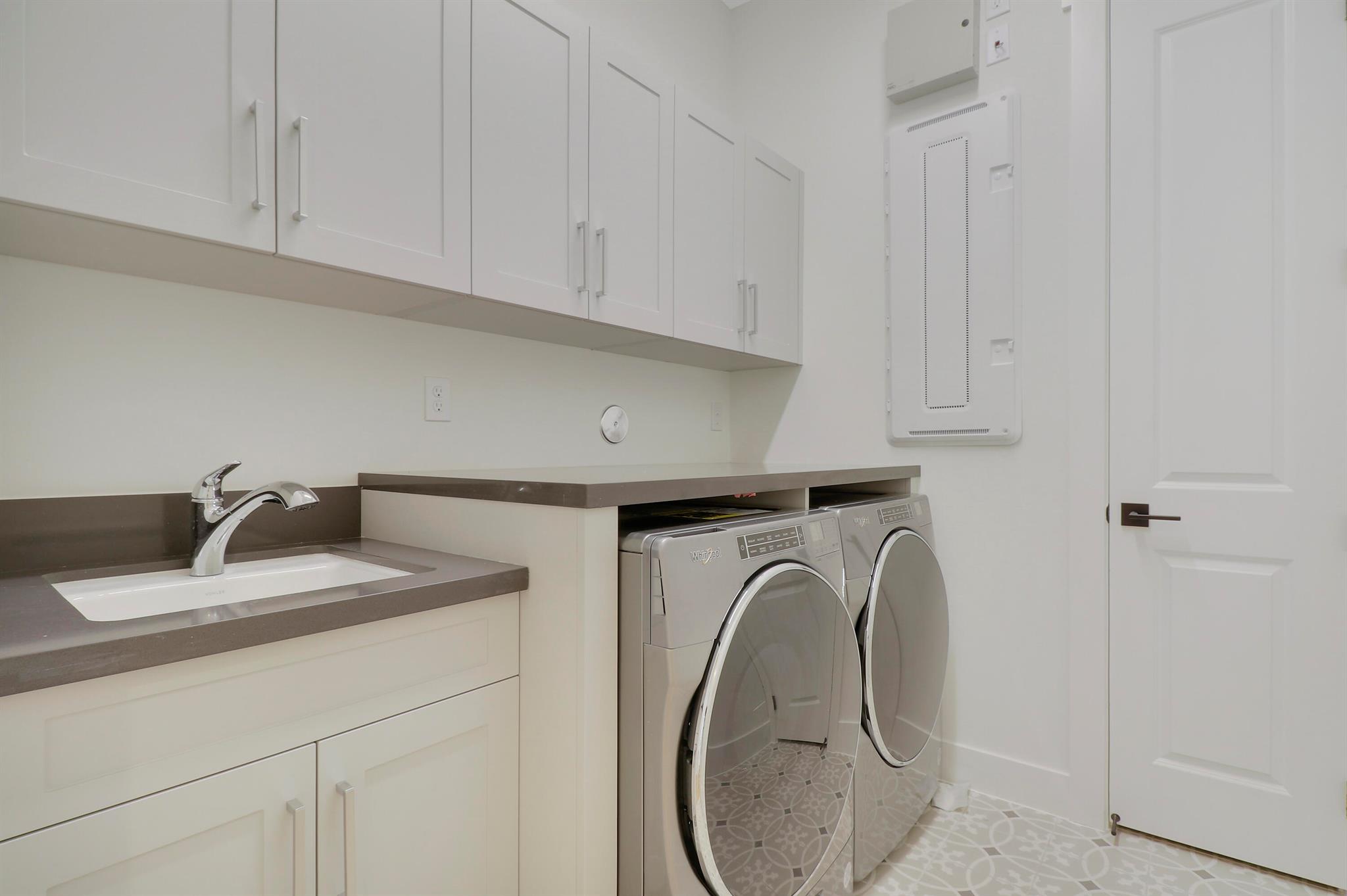 9194 Crestview Circle