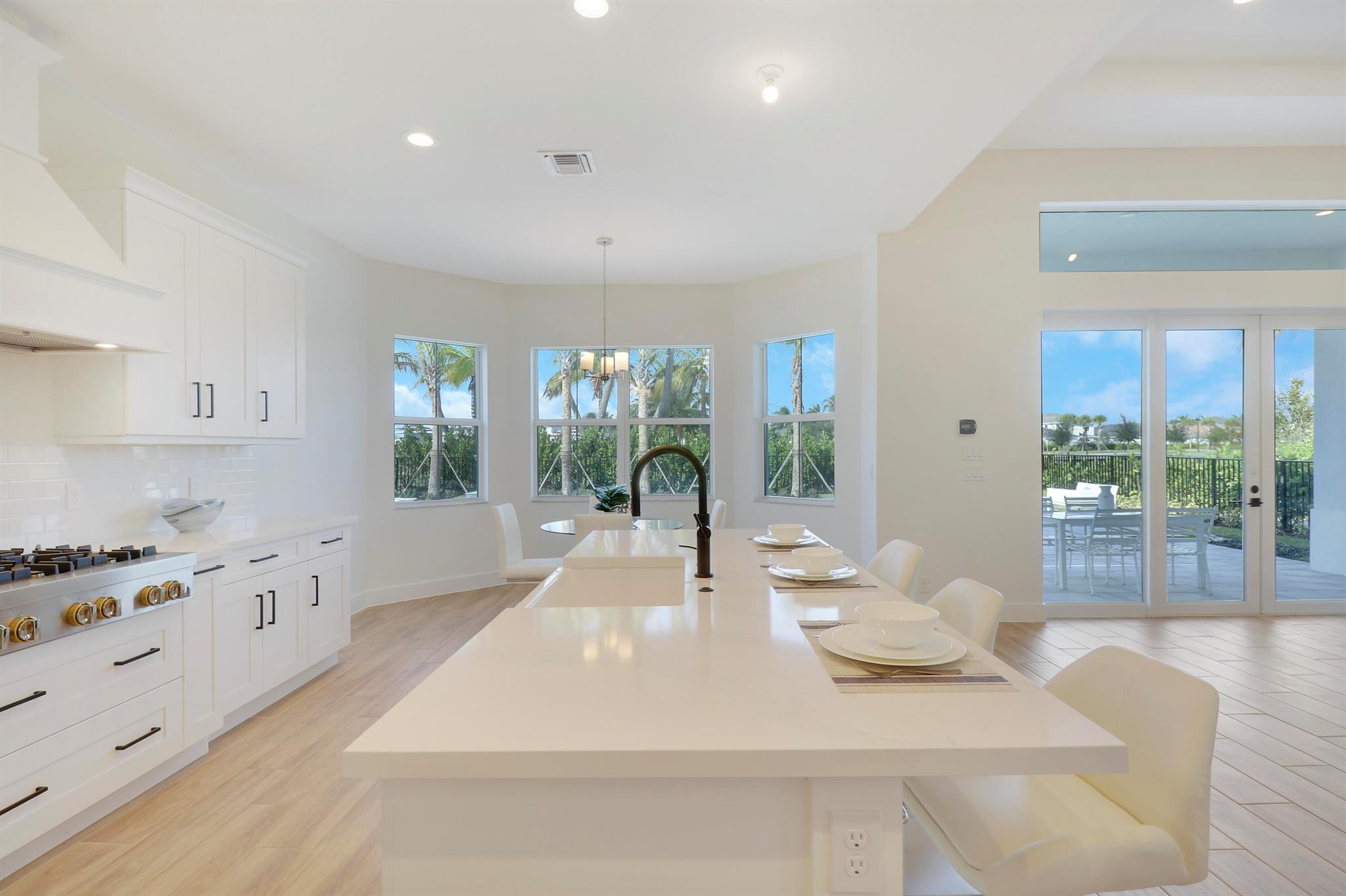 9194 Crestview Circle