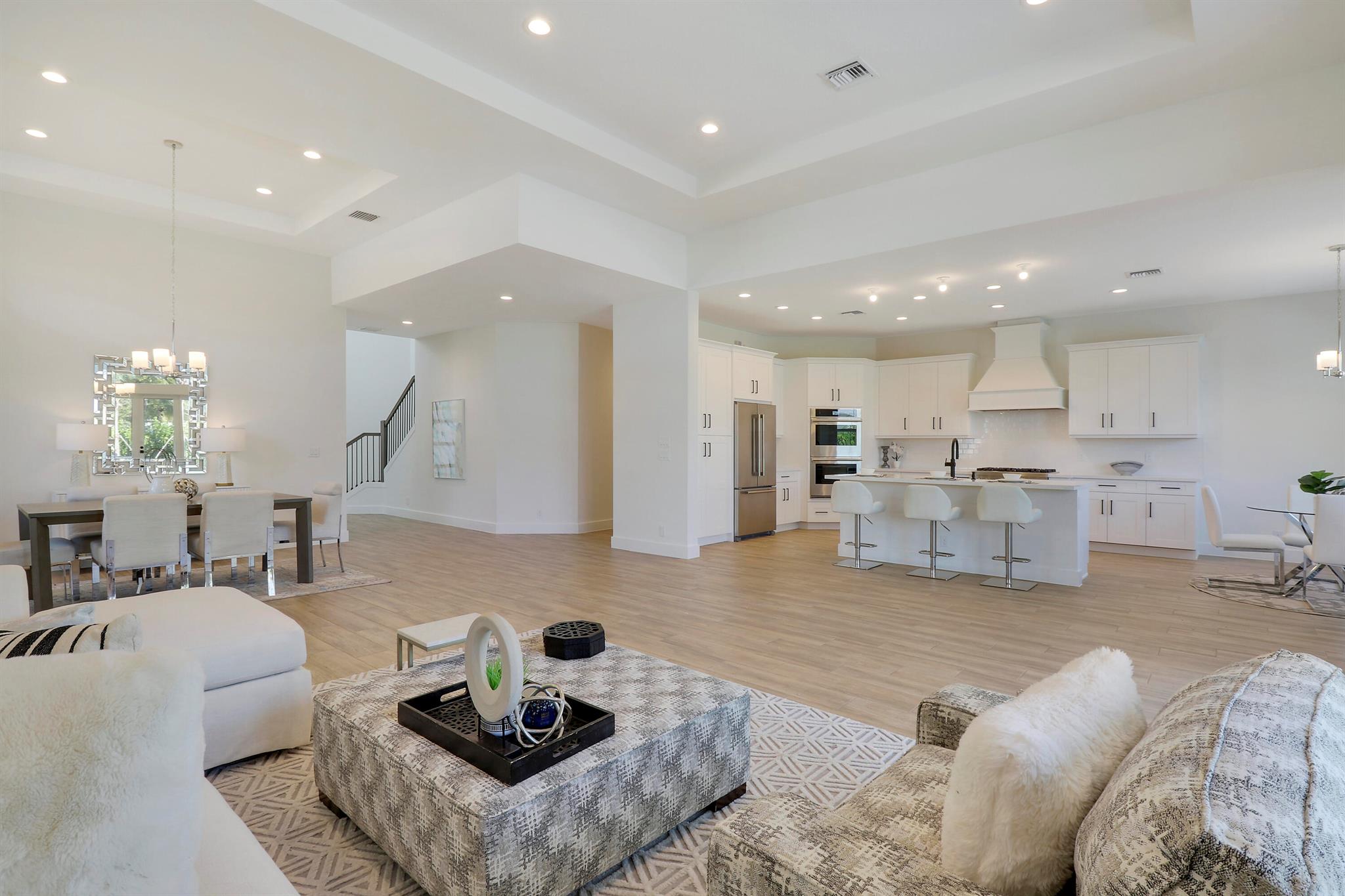 9194 Crestview Circle