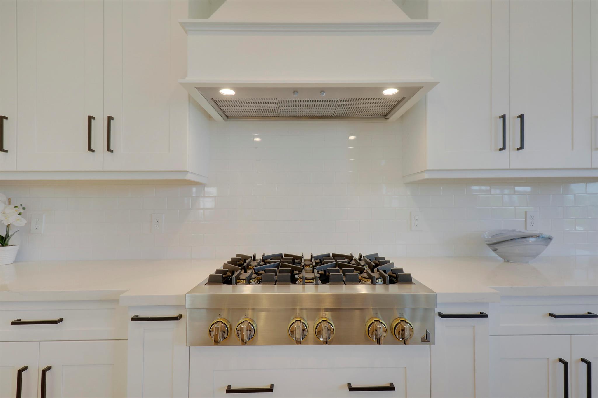 9194 Crestview Circle