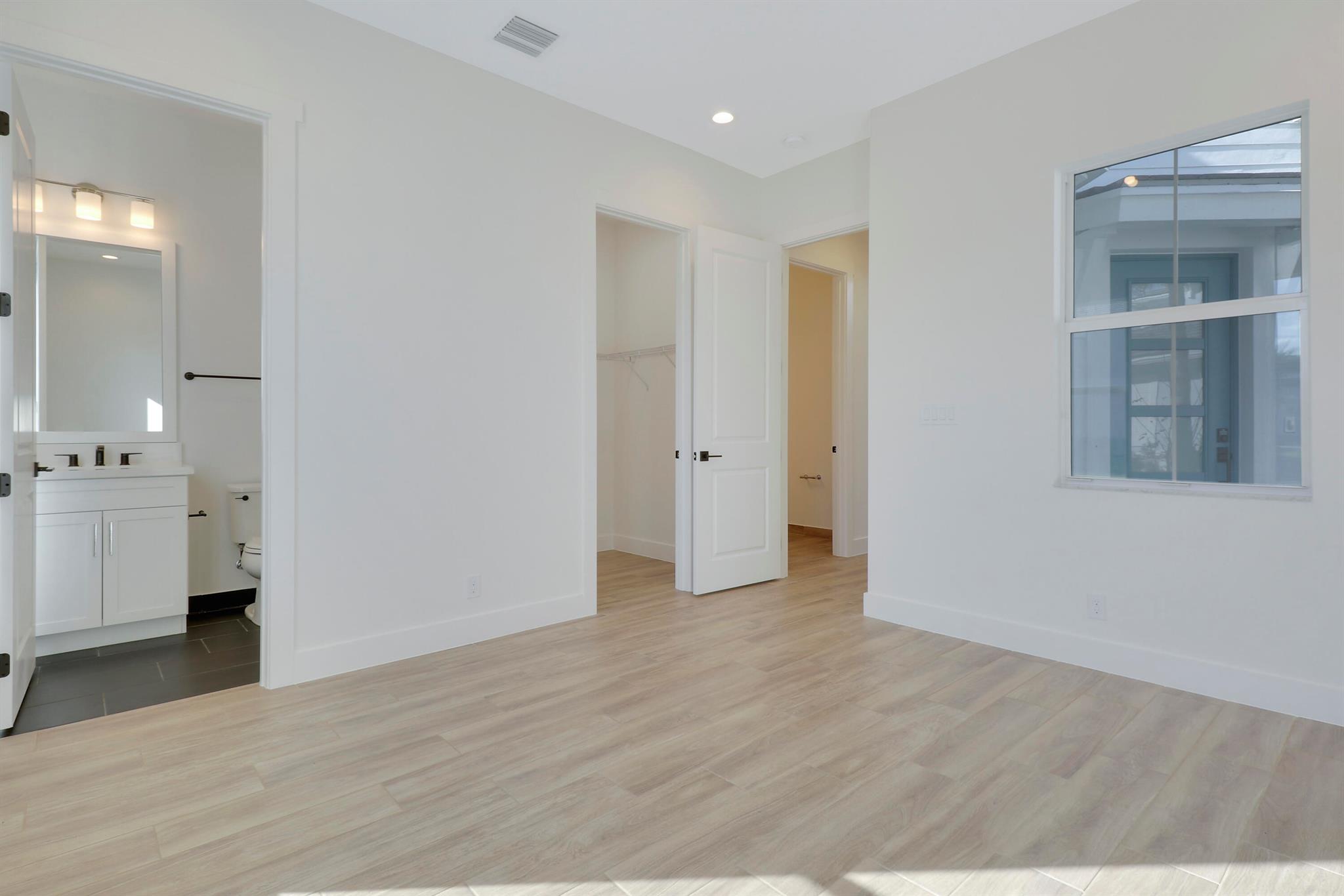 9194 Crestview Circle