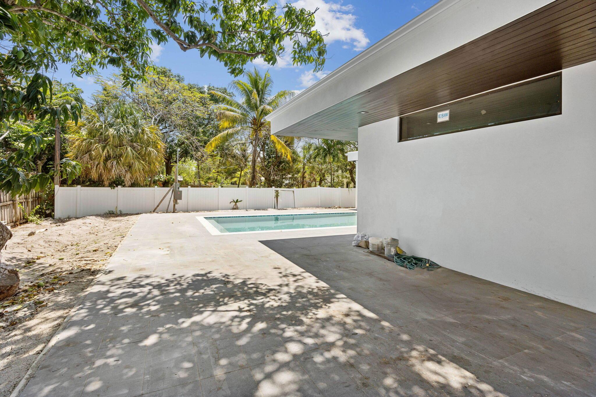 251 NE 14th Street