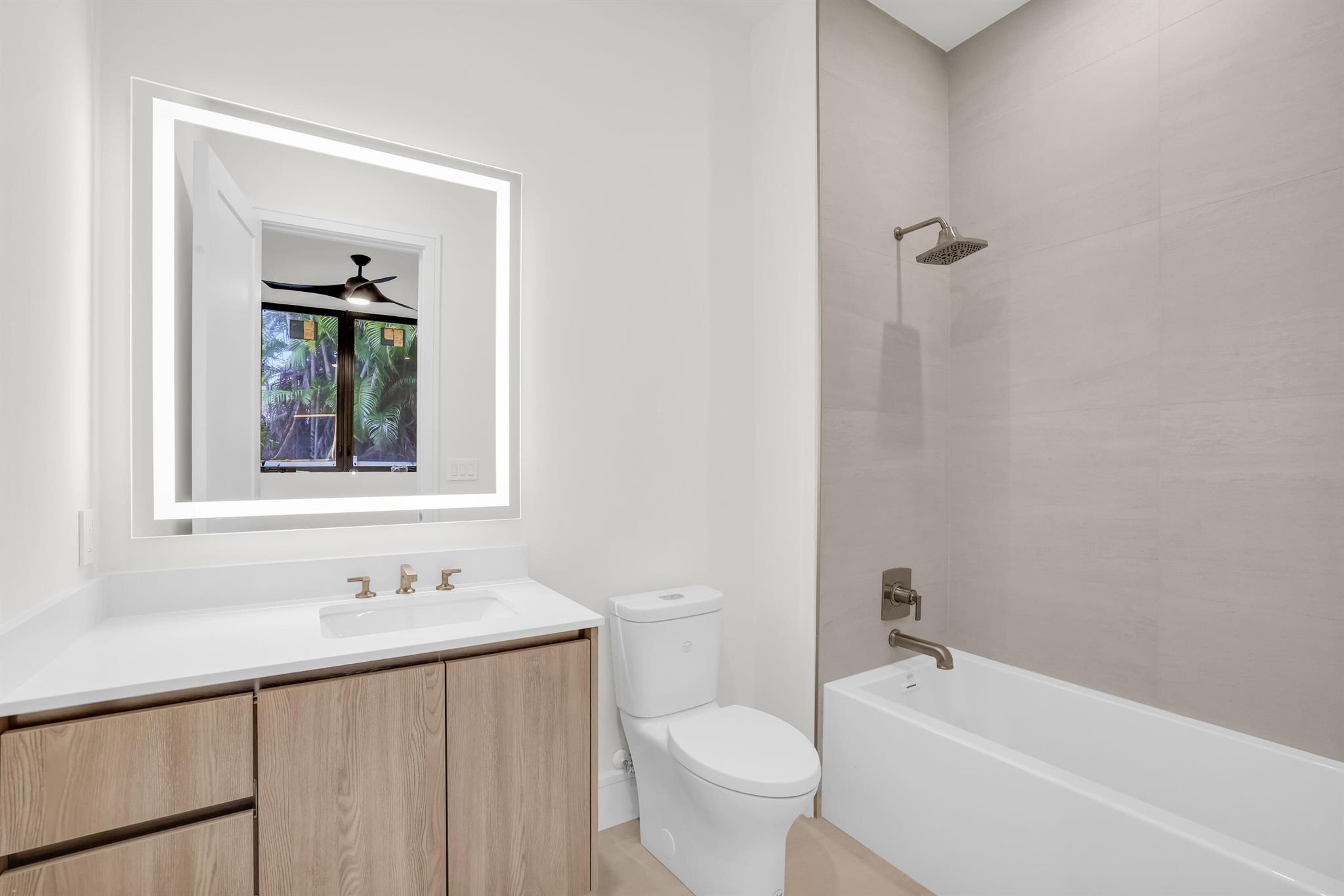 251 NE 14th Street