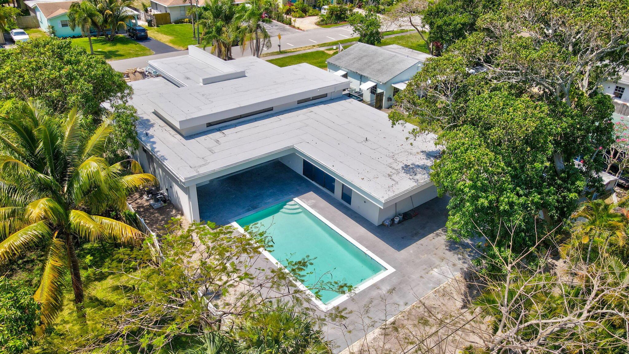 251 NE 14th Street