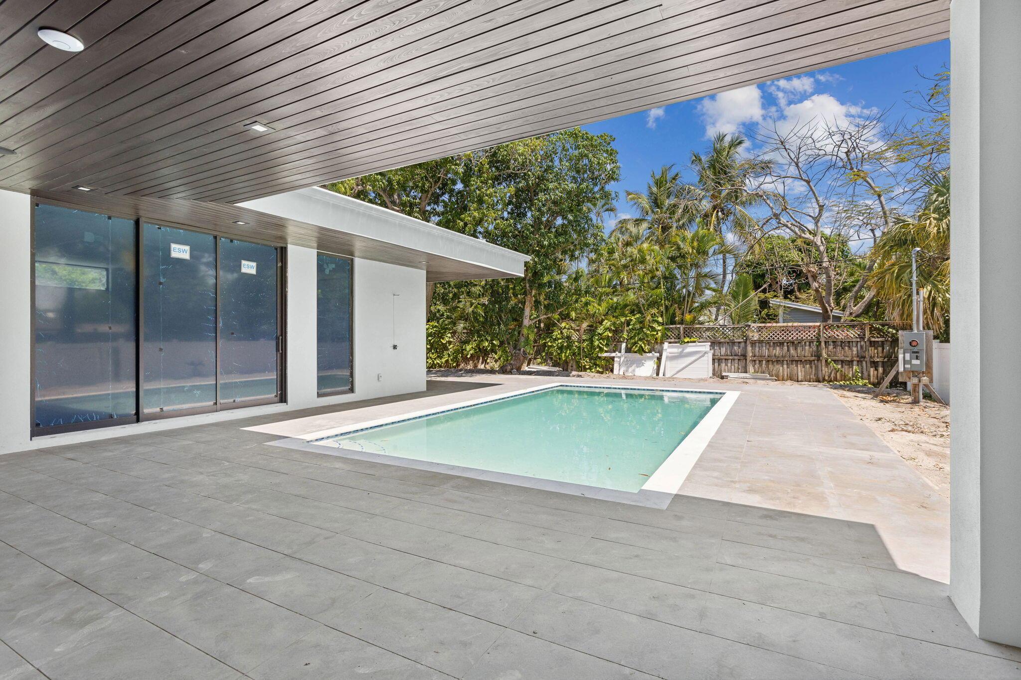 251 NE 14th Street