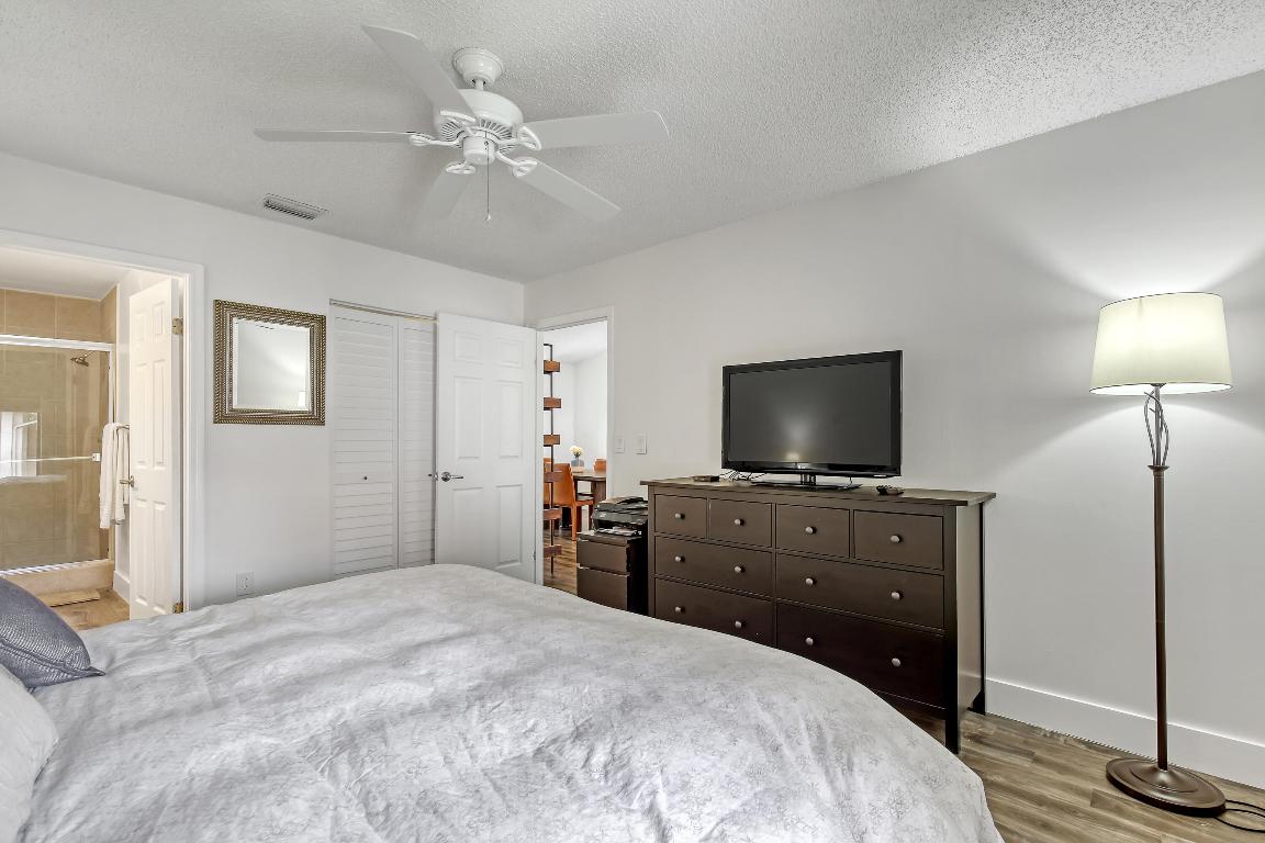 300 E Club Circle Circle 204