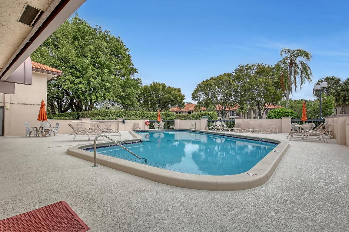 300 E Club Circle Circle 204