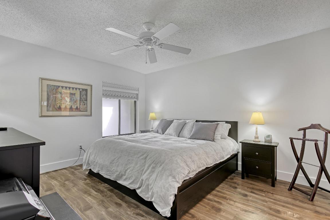 300 E Club Circle Circle 204