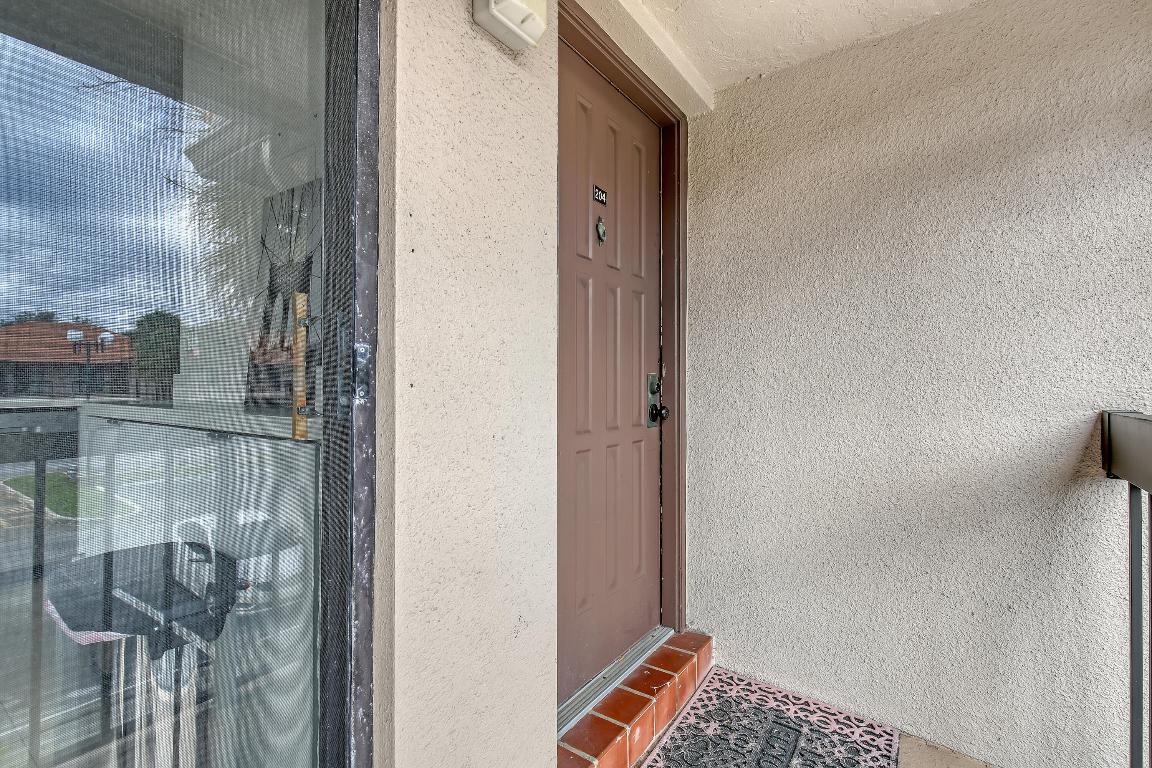 300 E Club Circle Circle 204