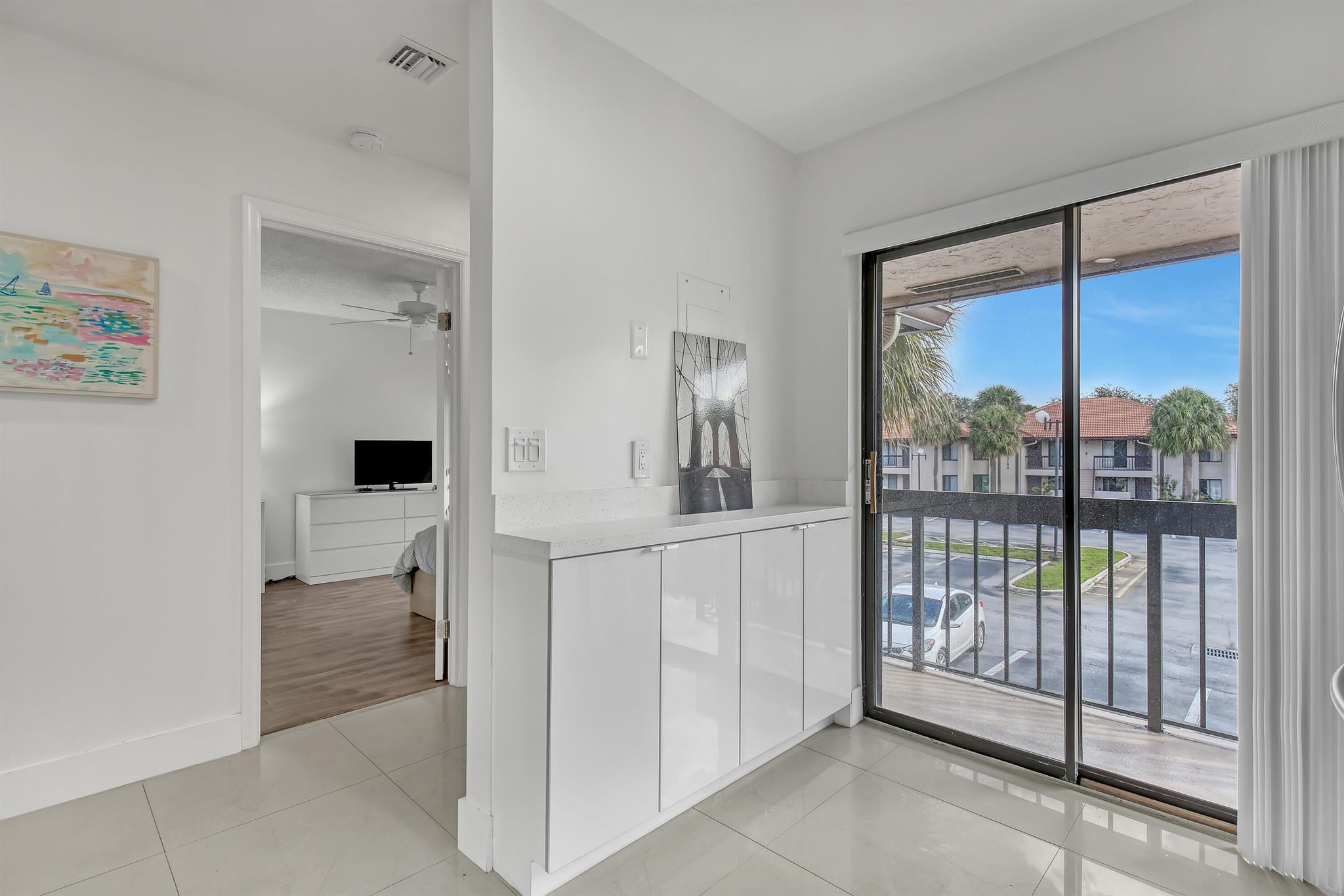300 E Club Circle Circle 204