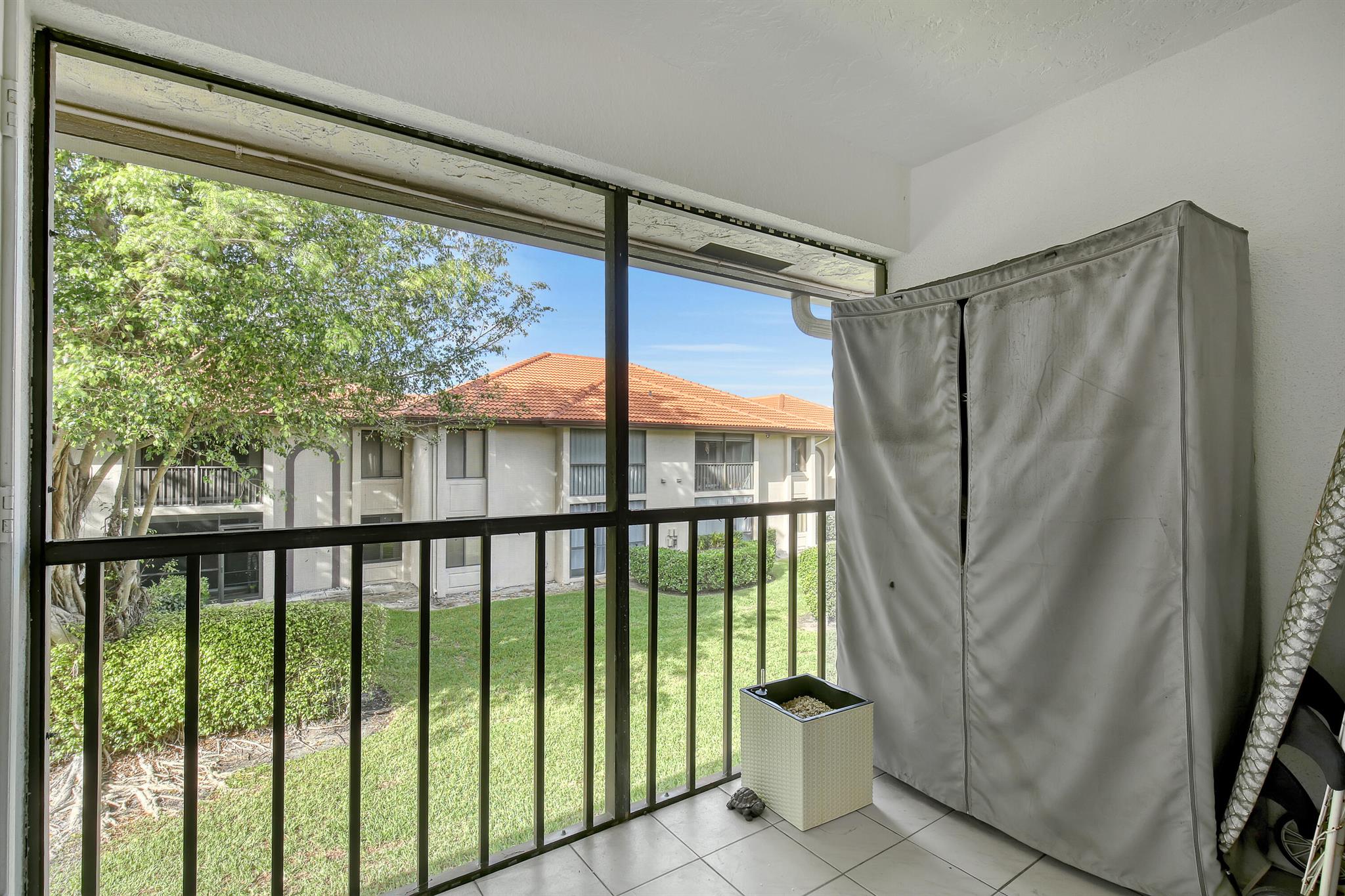 300 E Club Circle Circle 204