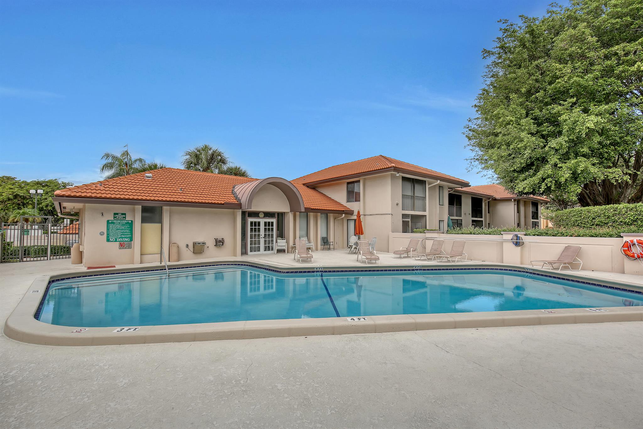 300 E Club Circle Circle 204
