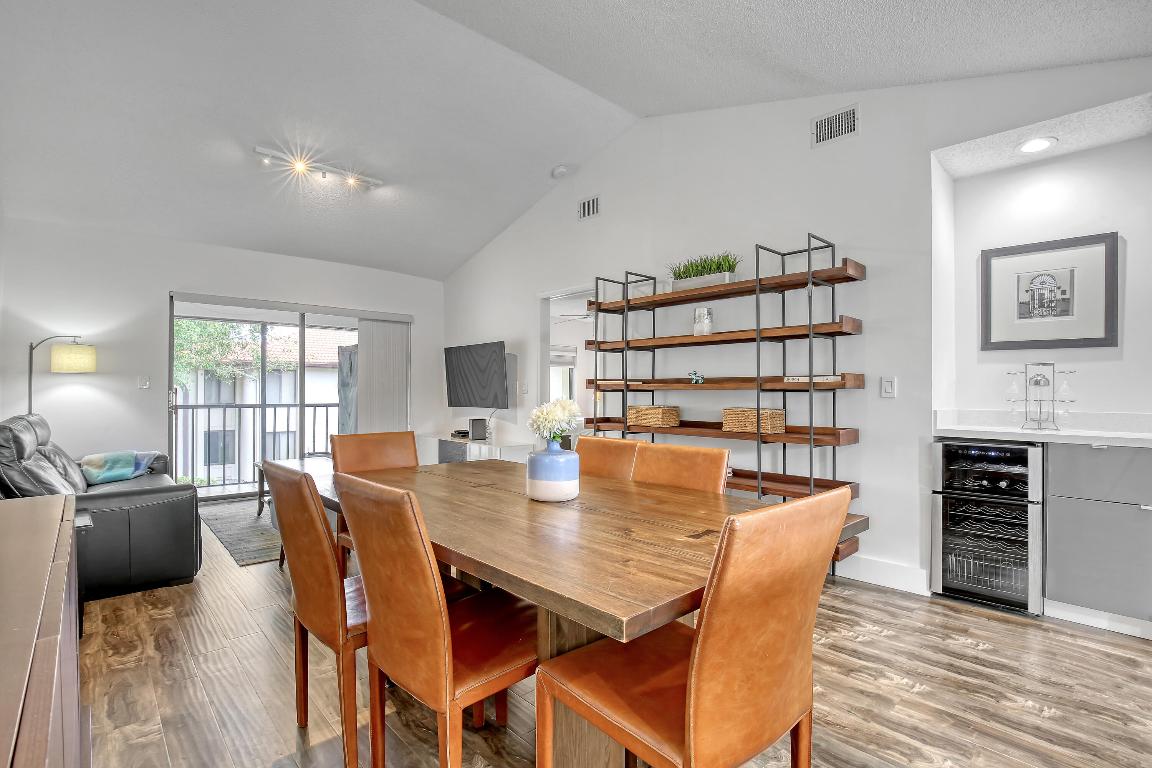 300 E Club Circle Circle 204