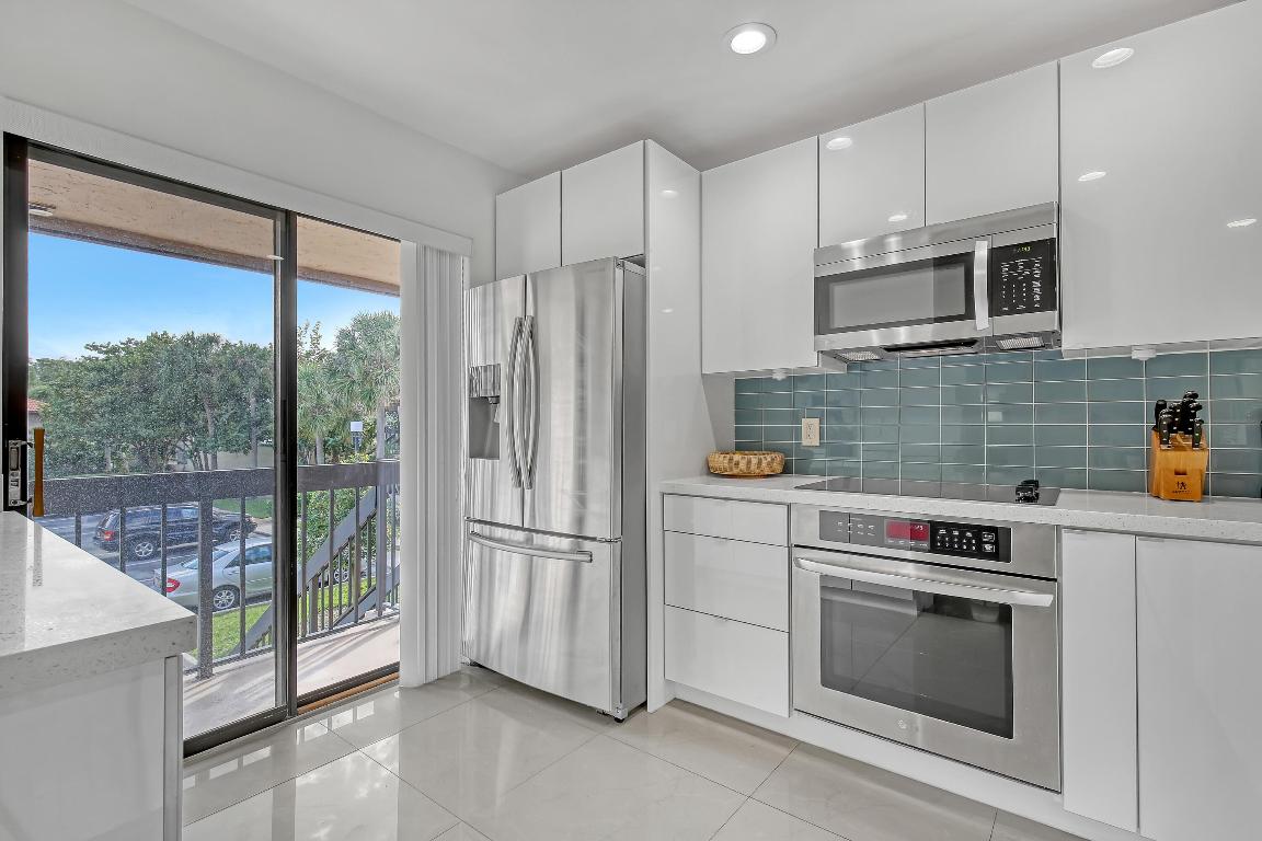 300 E Club Circle Circle 204