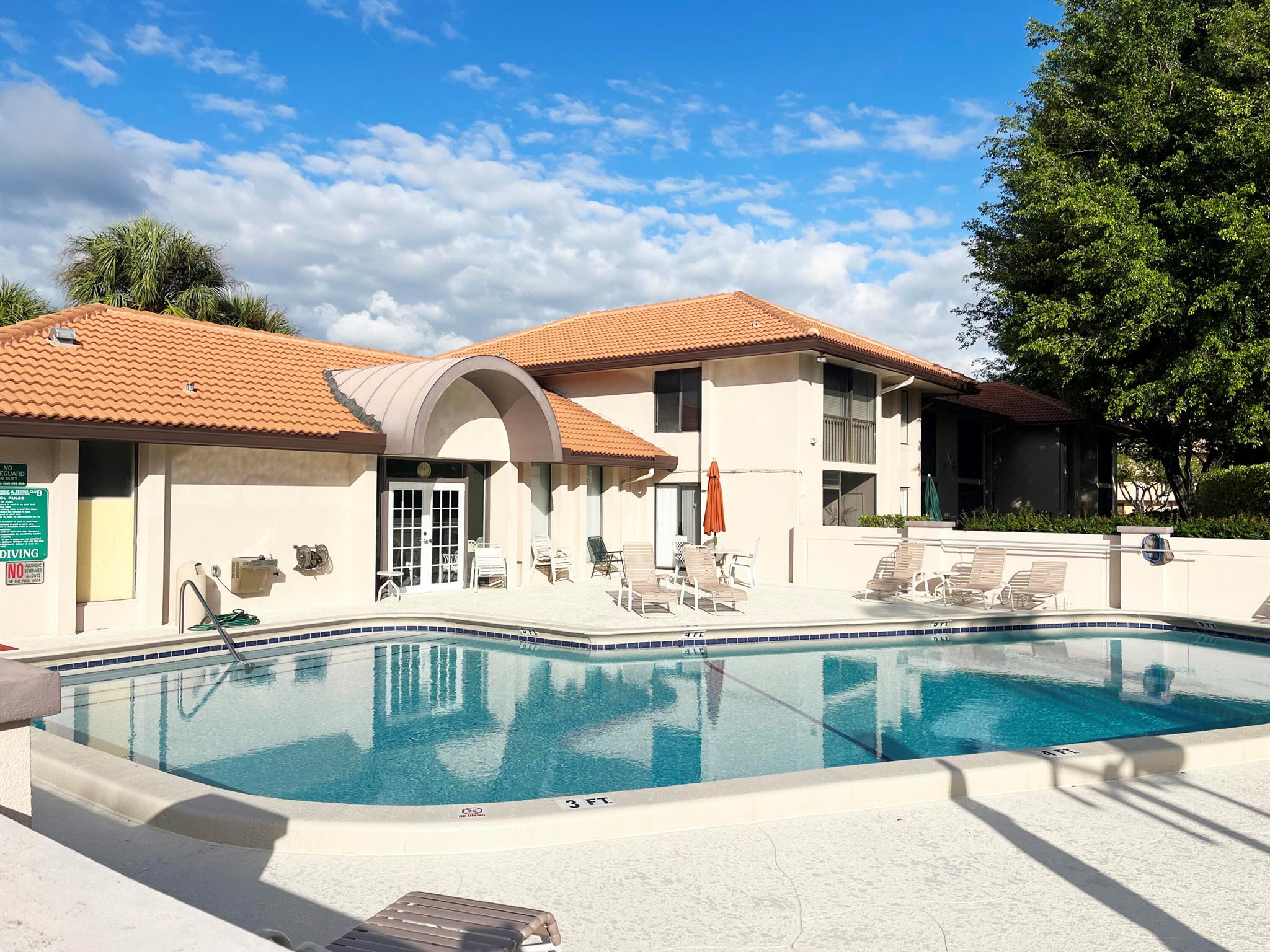 300 E Club Circle Circle 204