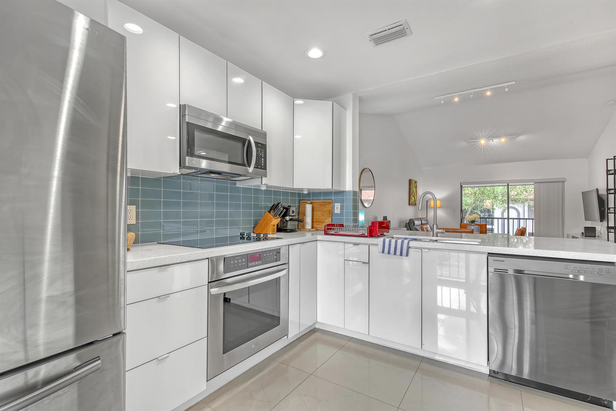 300 E Club Circle Circle 204