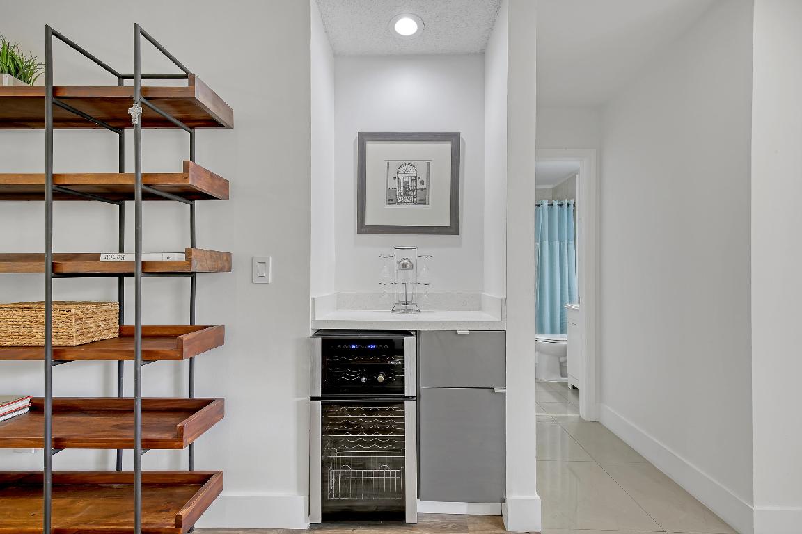 300 E Club Circle Circle 204