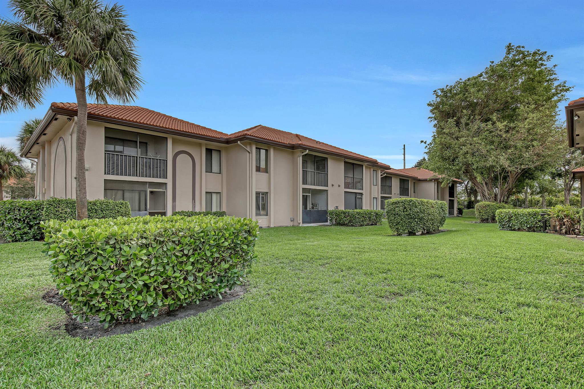 300 E Club Circle Circle 204