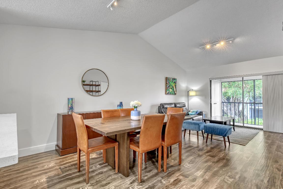 300 E Club Circle Circle 204