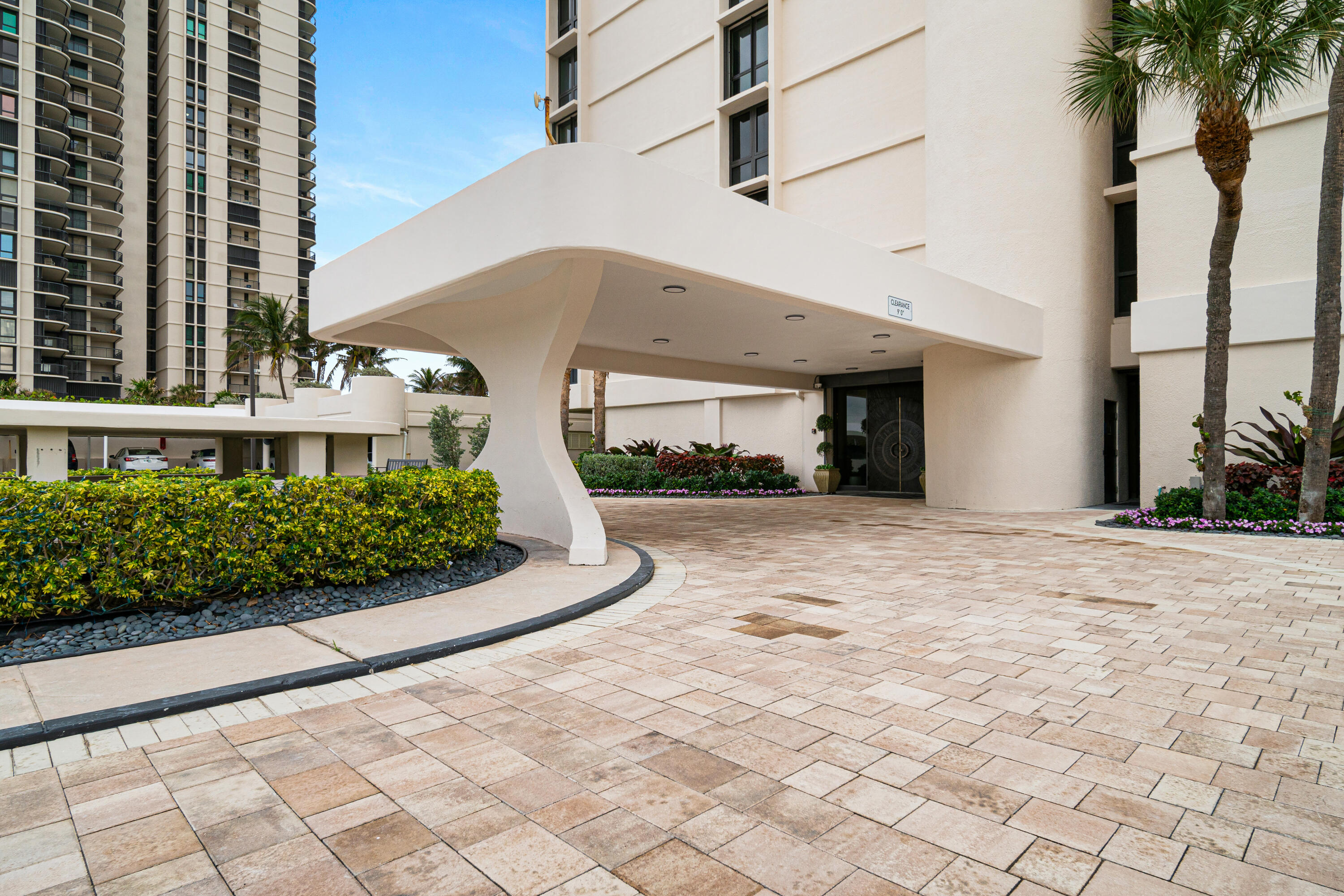 5380 N Ocean Drive 19d