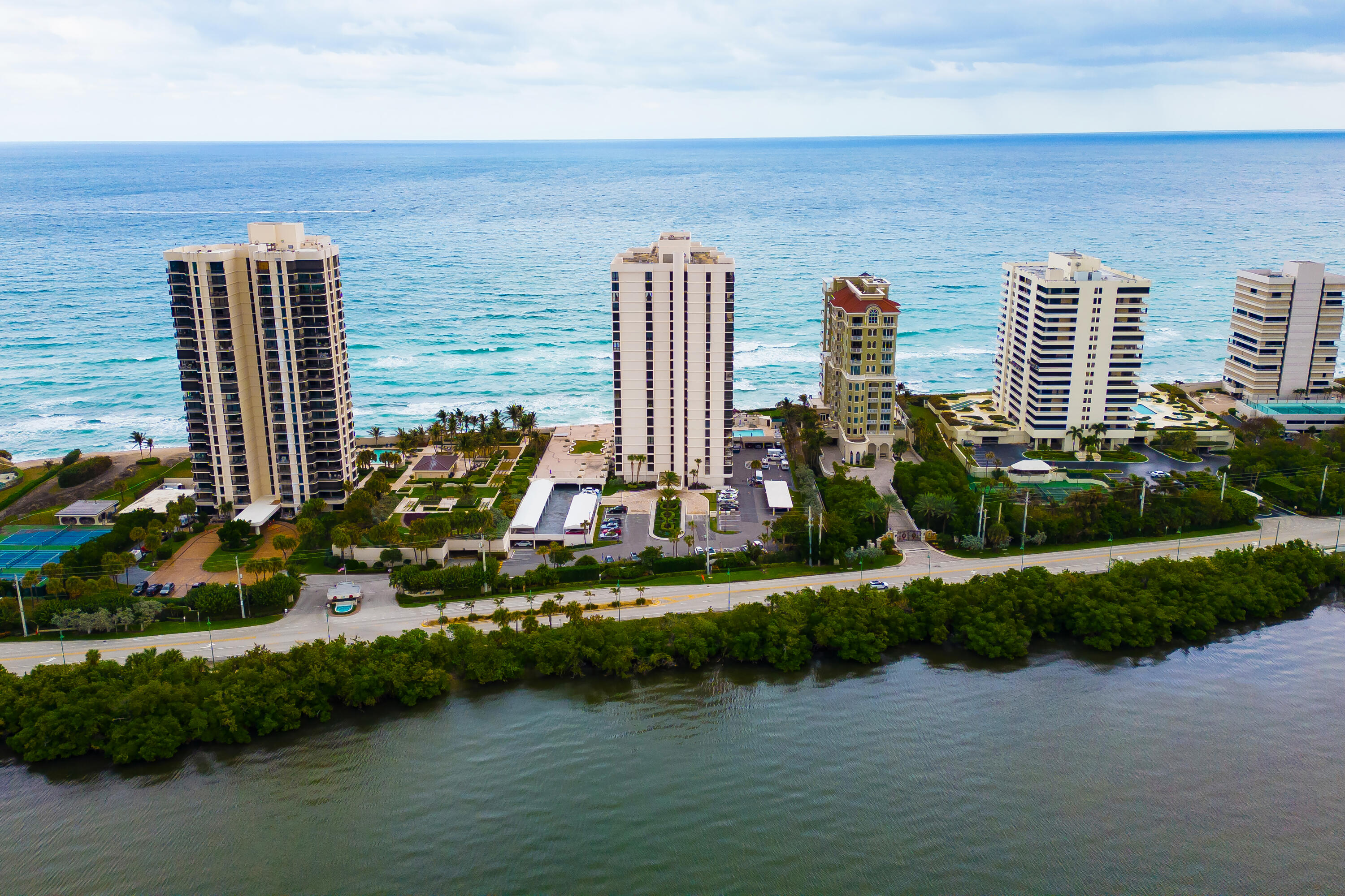 5380 N Ocean Drive 19d