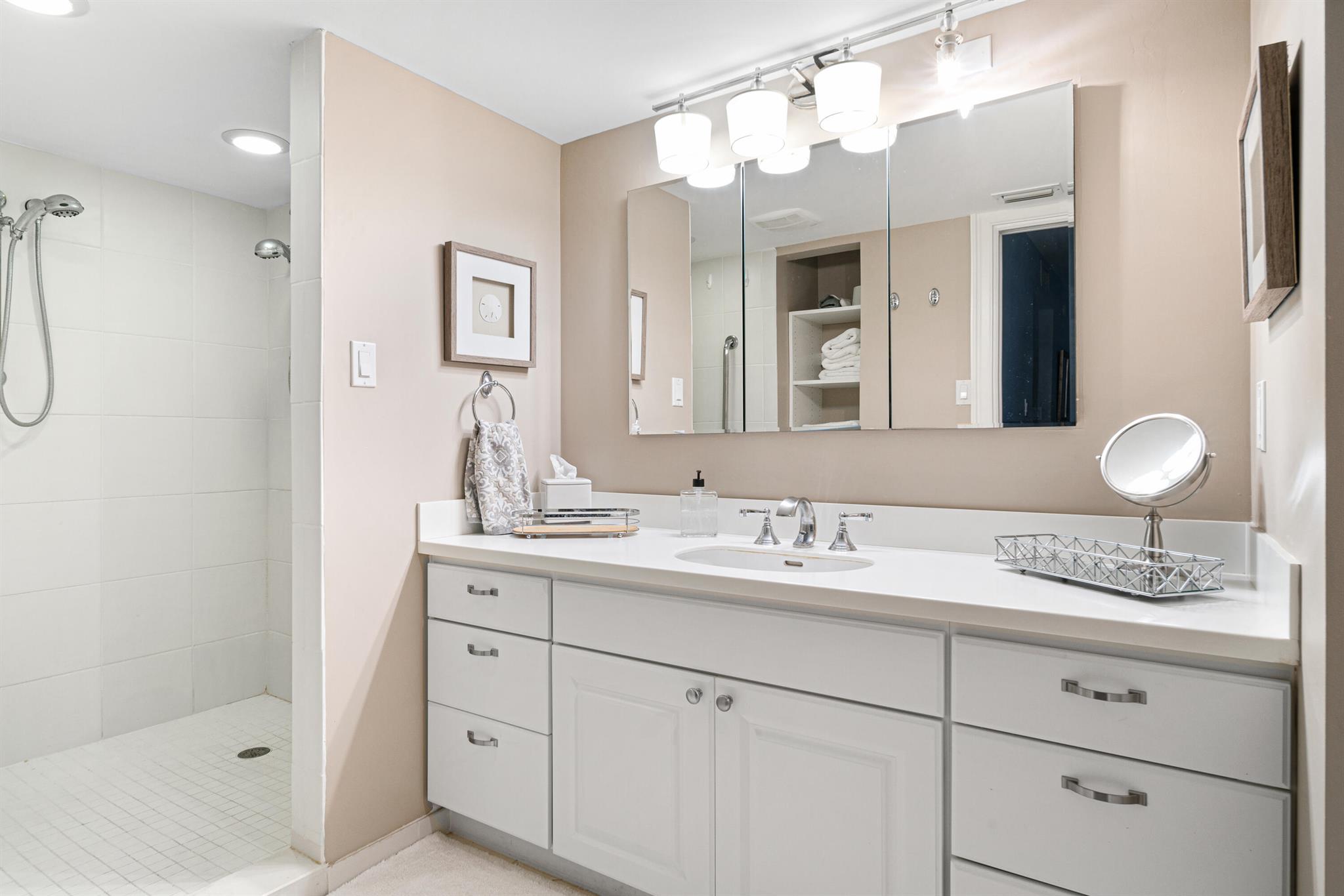 5380 N Ocean Drive 19d