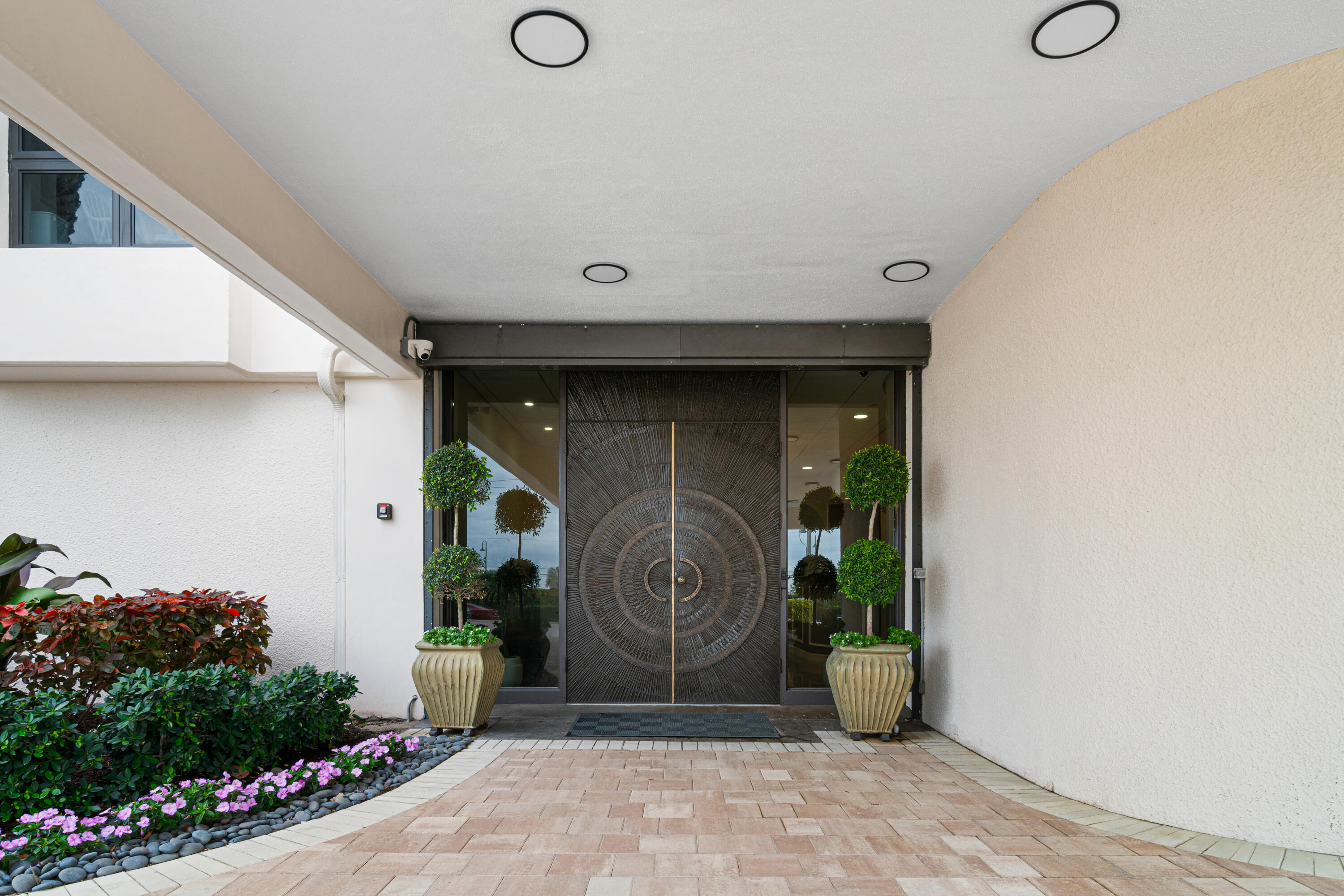 5380 N Ocean Drive 19d