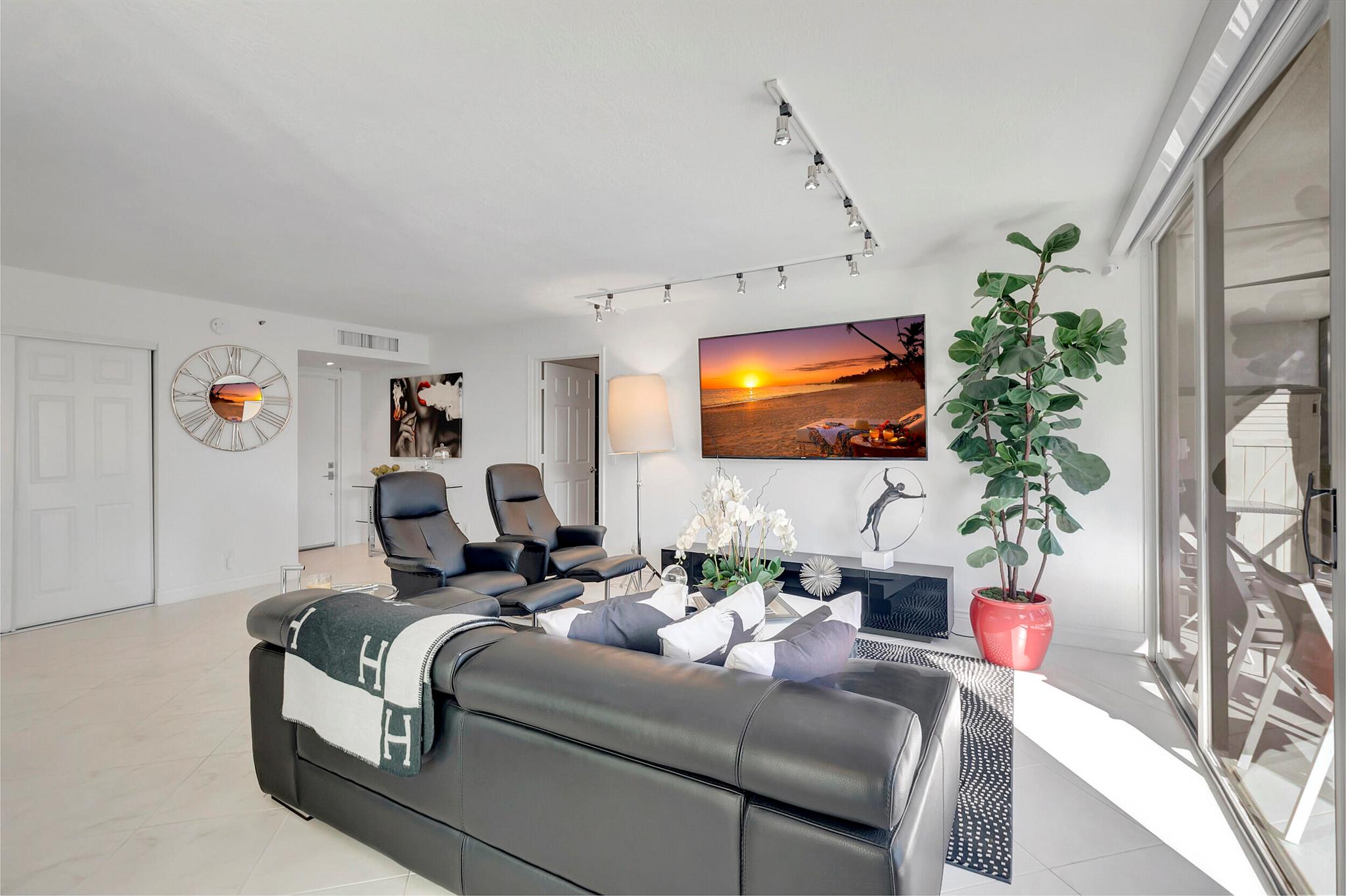 7847 Lakeside Boulevard 1022