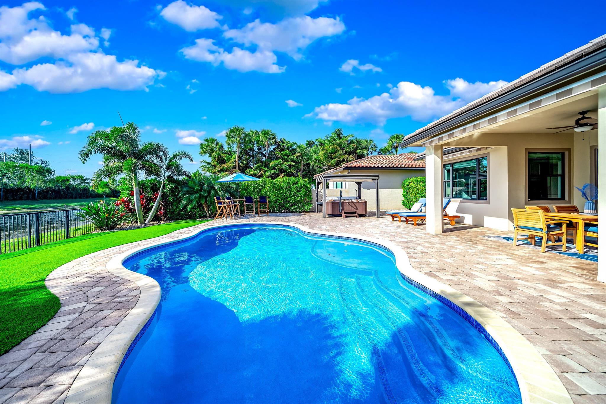 8619 Grand Prix Lane