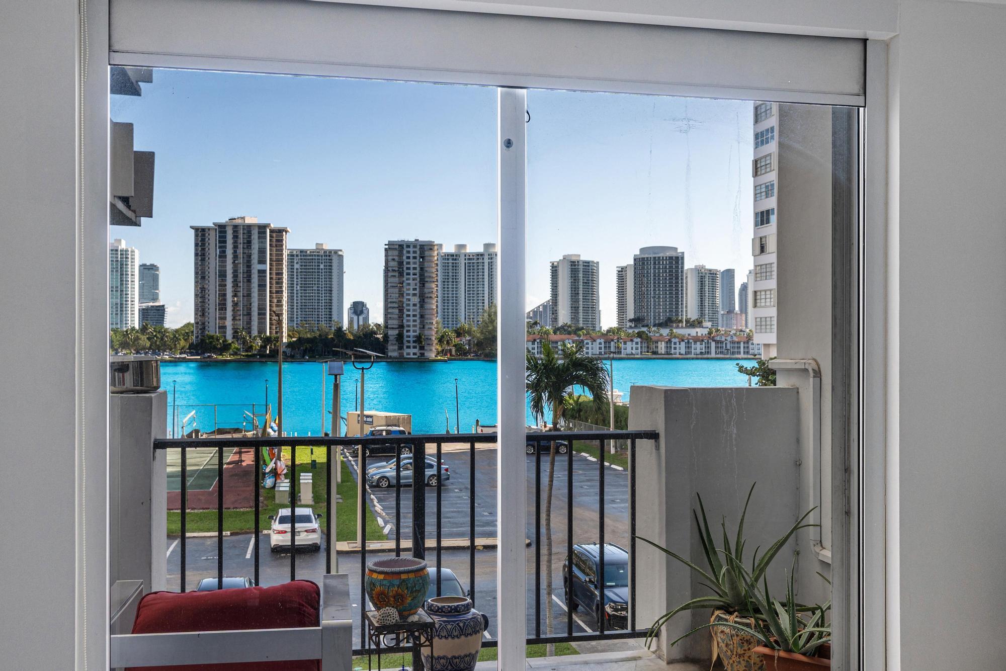 2750 NE 183rd Street Unit: 301
