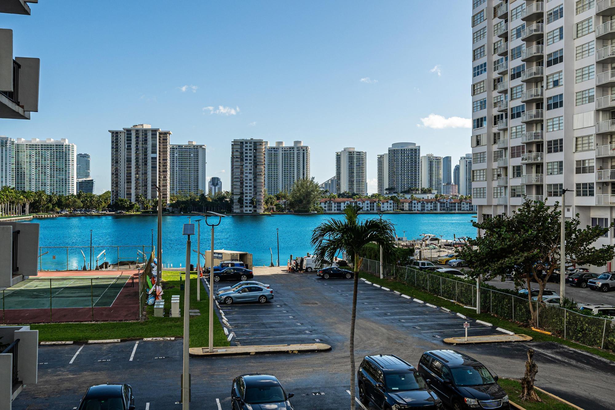 2750 NE 183rd Street Unit: 301