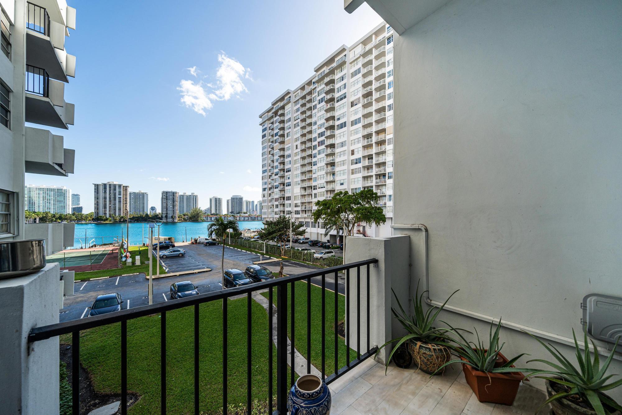2750 NE 183rd Street Unit: 301