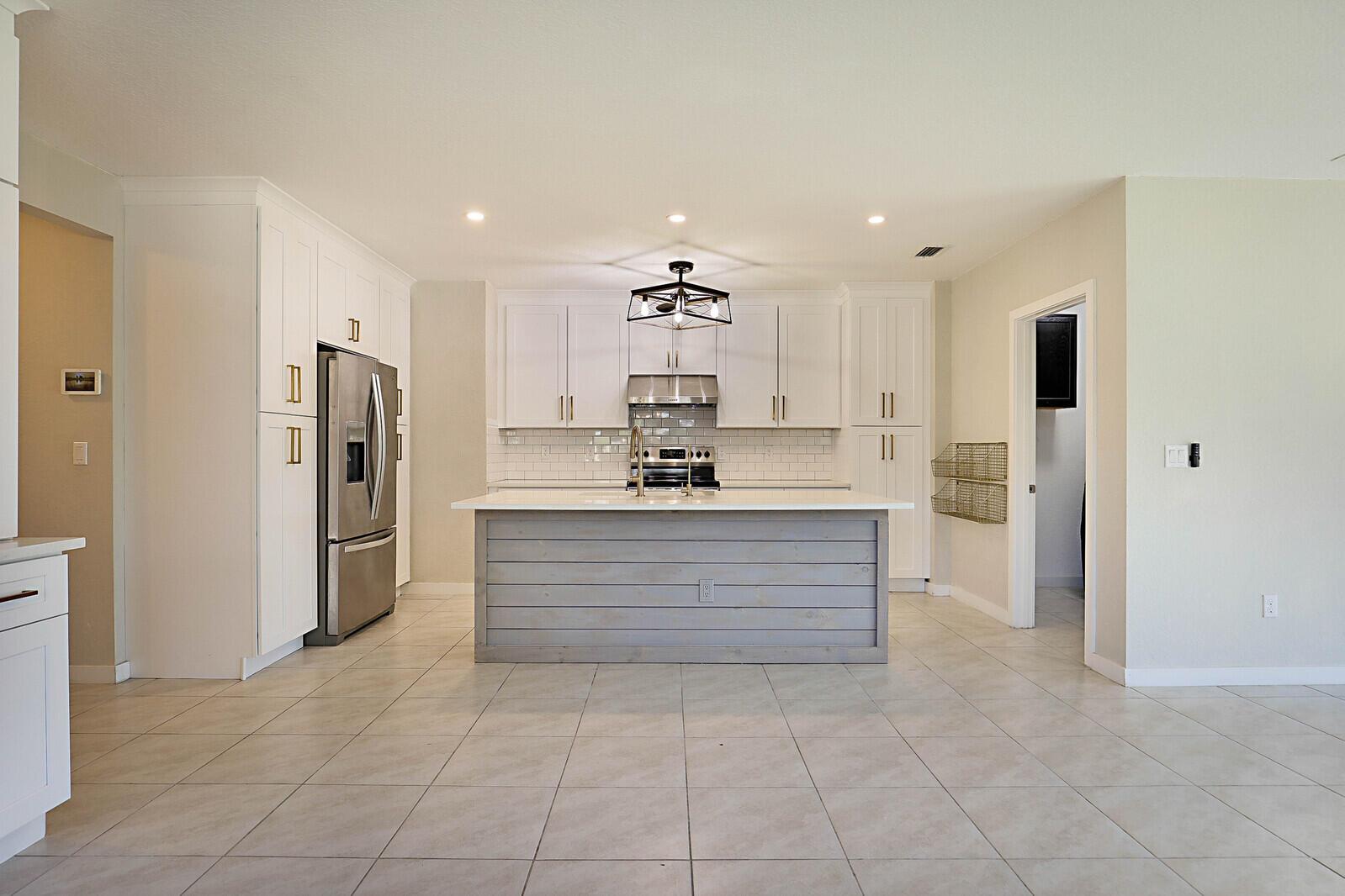 6946 Palm Garden Street