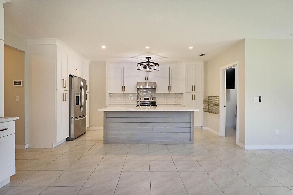 6946 Palm Garden Street