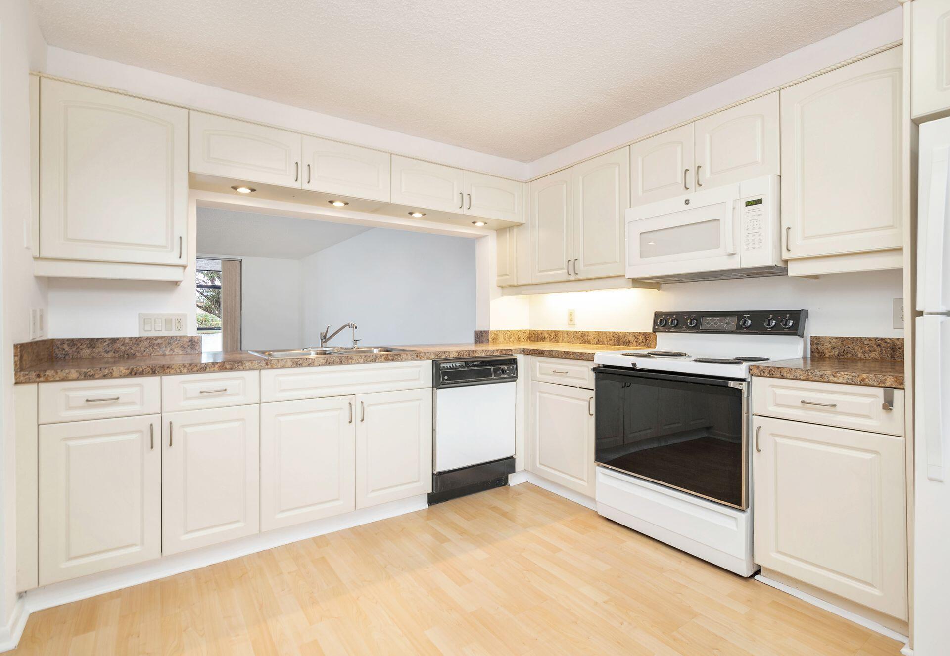 6944 Briarlake Circle 105
